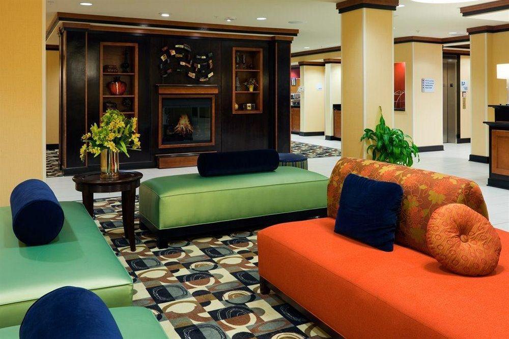 Holiday Inn Express & Suites Gonzales By Ihg מראה פנימי תמונה